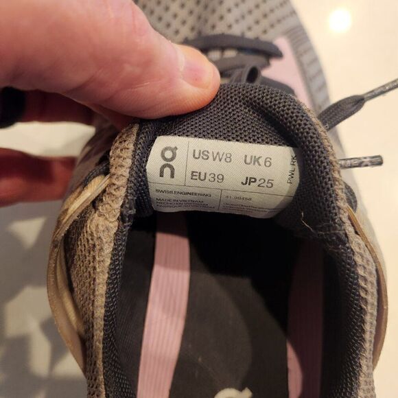 on Cloudswift womens sneakers. Size 8 - Picture 6 of 7